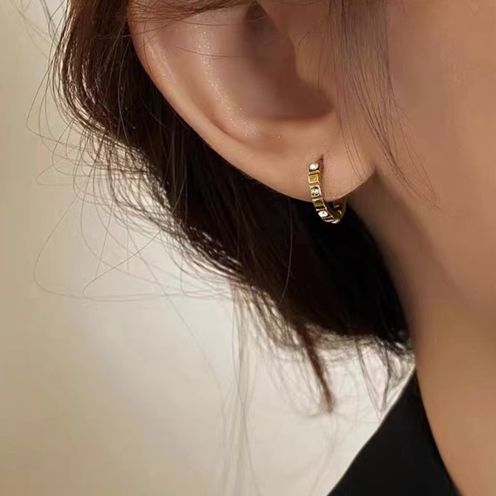 Gold earrings for women's premium sensitivity hoop